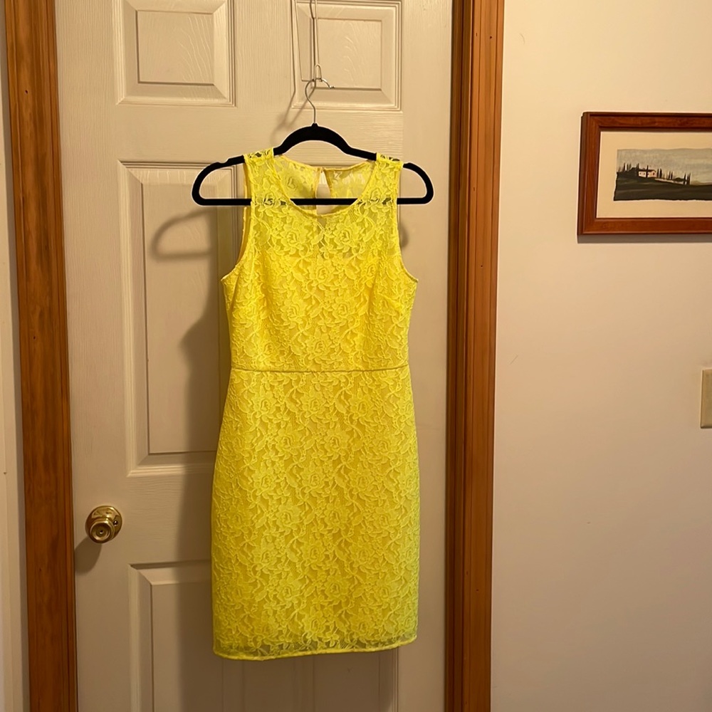 EUC cute lace dress. Perfect for a summer wedding